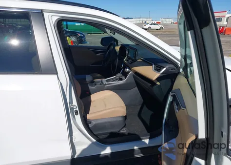 2021 Toyota Rav4 Xle z USA, uszkodzony, nr VIN 2T3W1RFV1MC160907